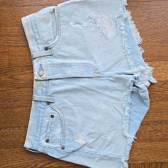 Levi's Women's Light Wash 501 Original Shorts 100% cotton, Size 29 - Picture 2 of 14